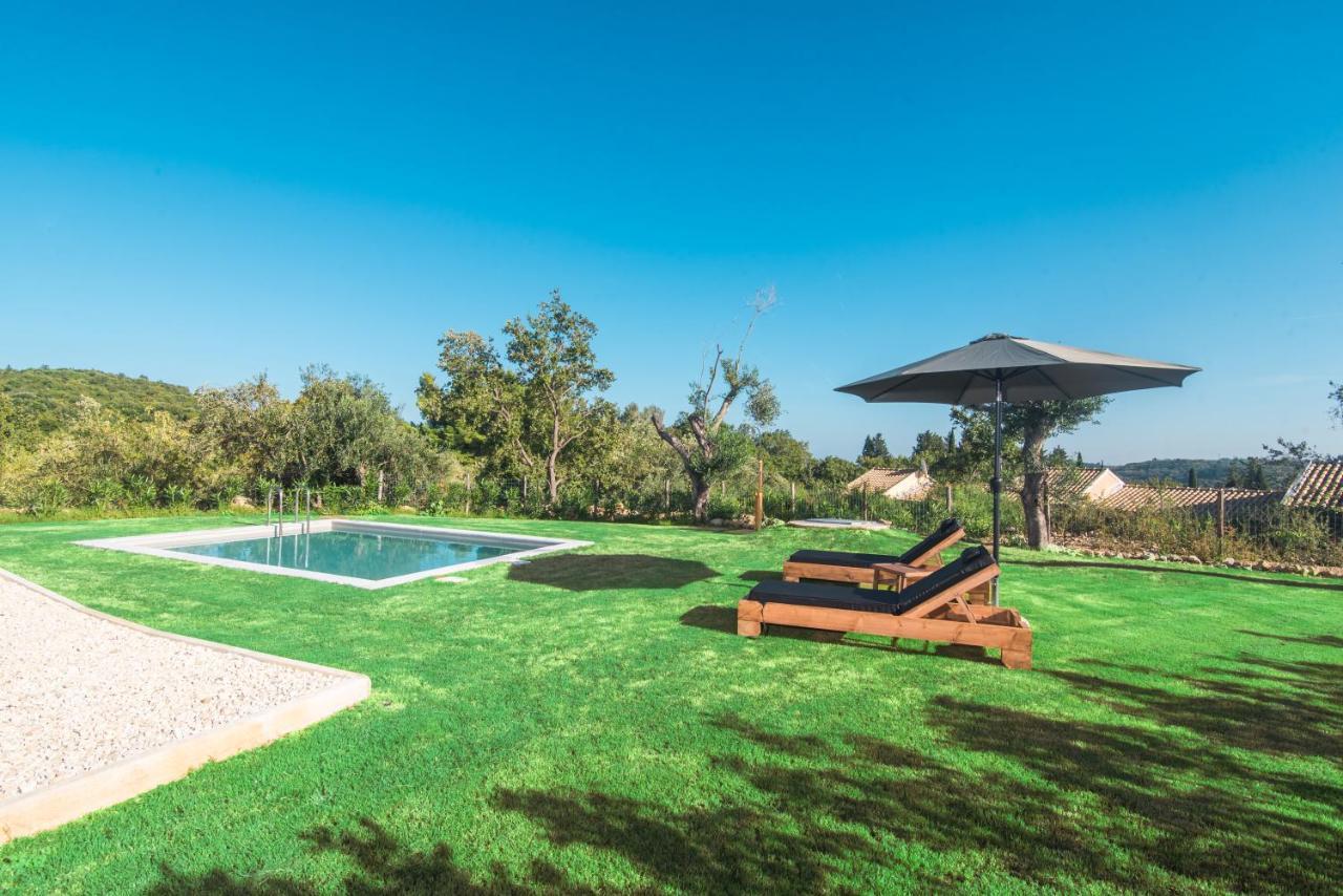 Skriperon Villas Epta Karpi Complex Of 7 Luxury Villas מראה חיצוני תמונה