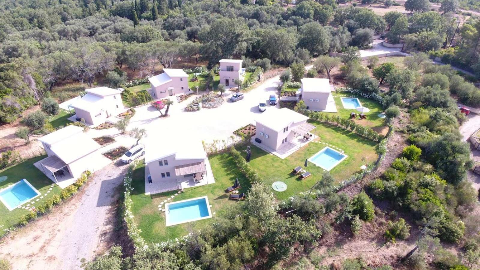 Skriperon Villas Epta Karpi Complex Of 7 Luxury Villas מראה חיצוני תמונה